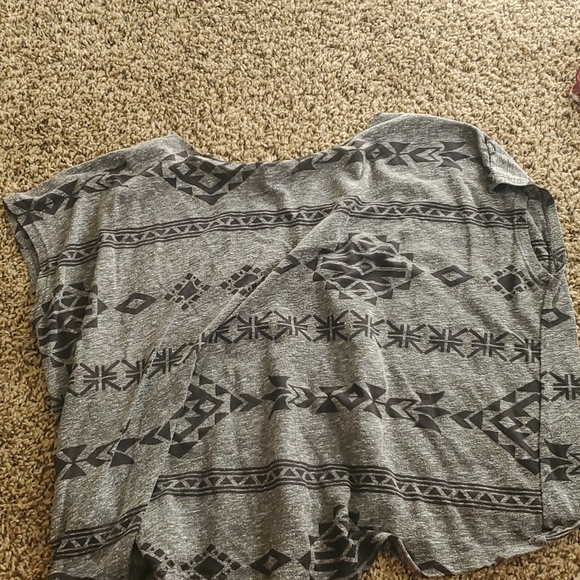 I Love H81 crop top size small gray and black - Picture 4 of 5